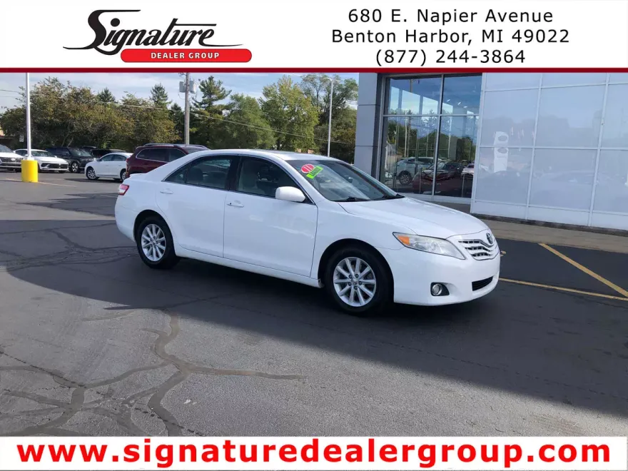 2011 Toyota Camry XLE photo 1