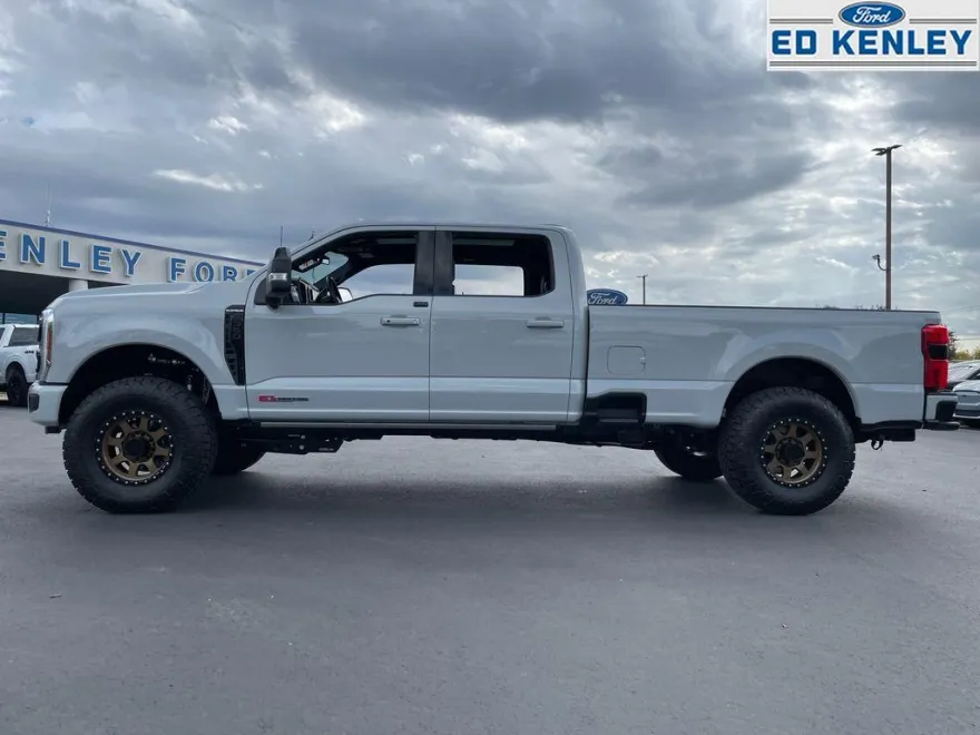 2025 Ford F-350 Platinum photo 1