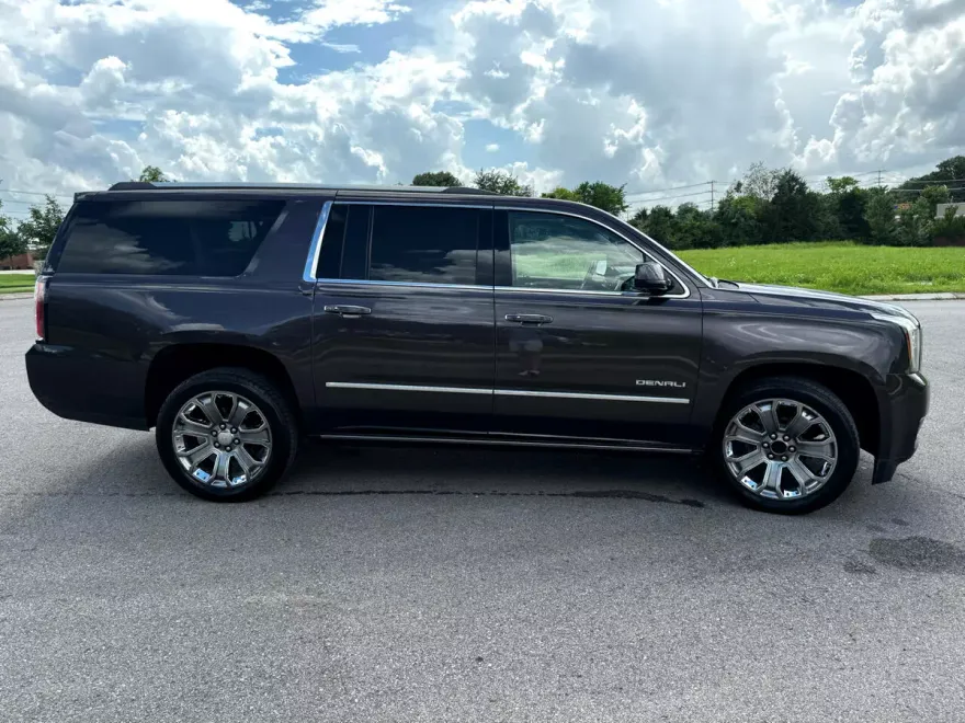 2016 Gmc Yukon XL Denali photo 1