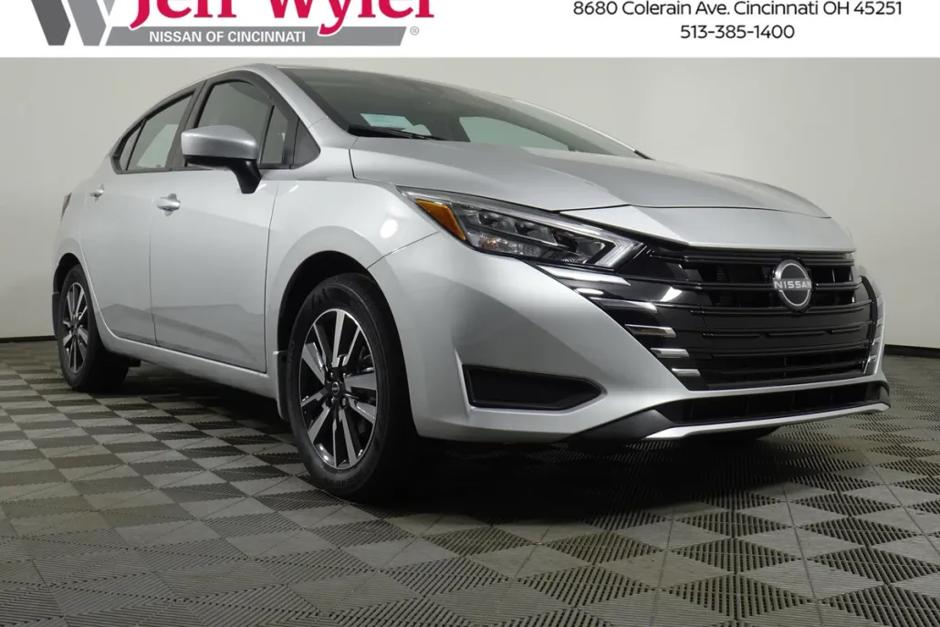 2025 Nissan Versa SV photo 1