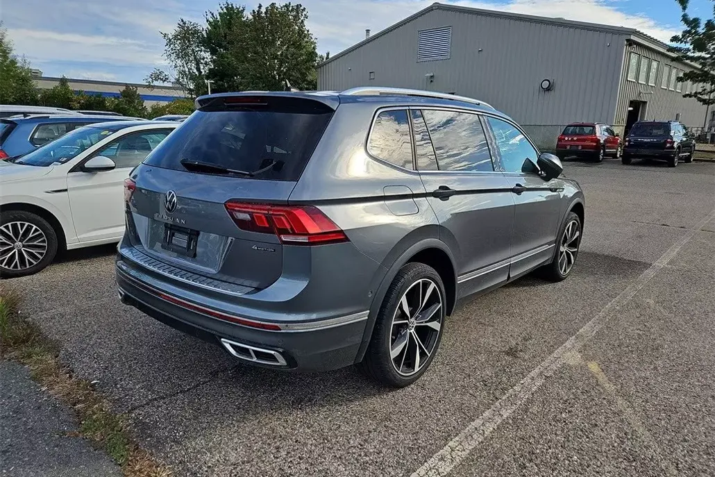 2022 Volkswagen Tiguan SEL Premium R-Line photo 1