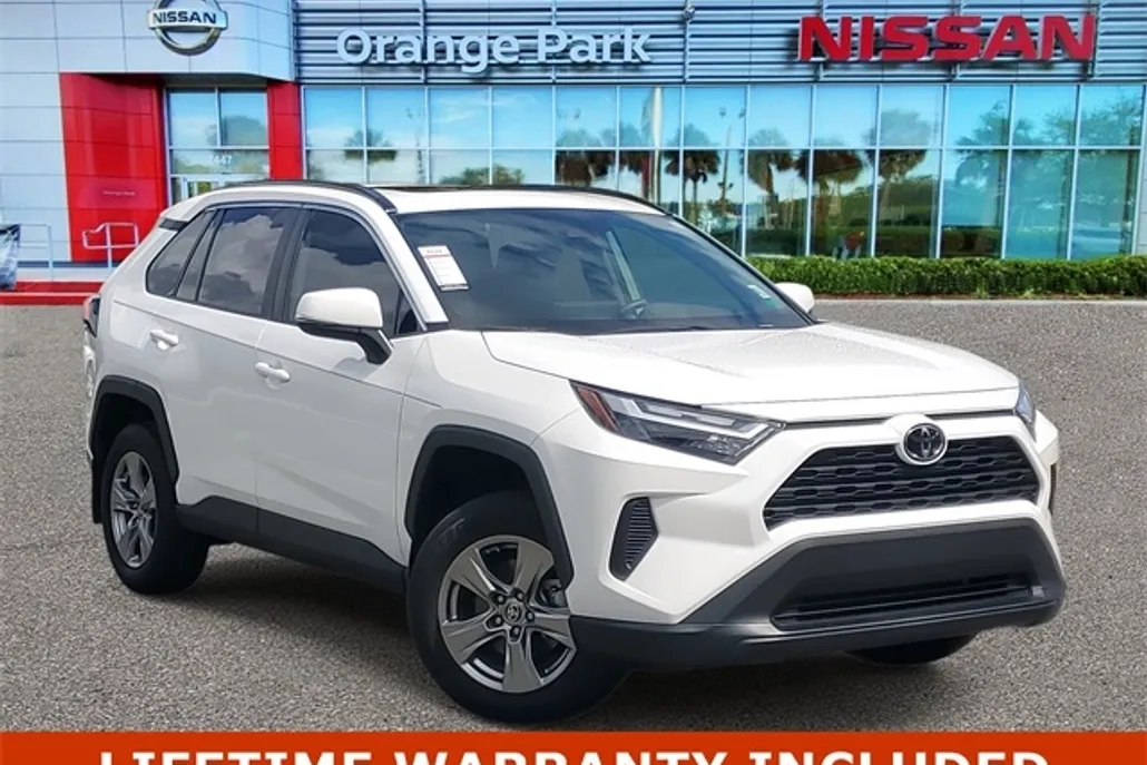 2024 Toyota RAV4 XLE photo 1