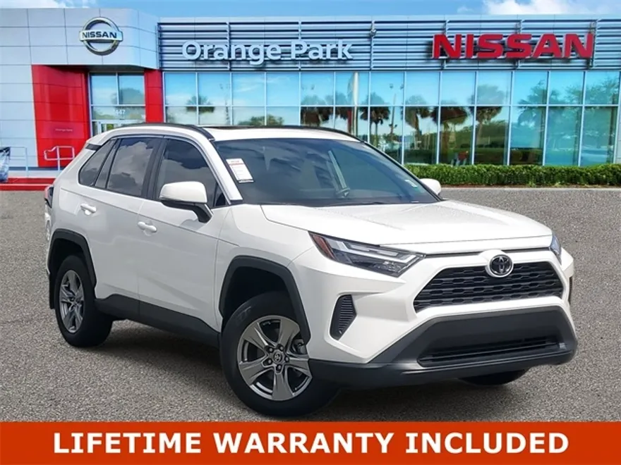 2024 Toyota RAV4 XLE photo 1