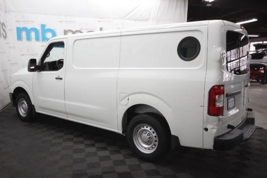2017 Nissan NV1500 HD photo 1