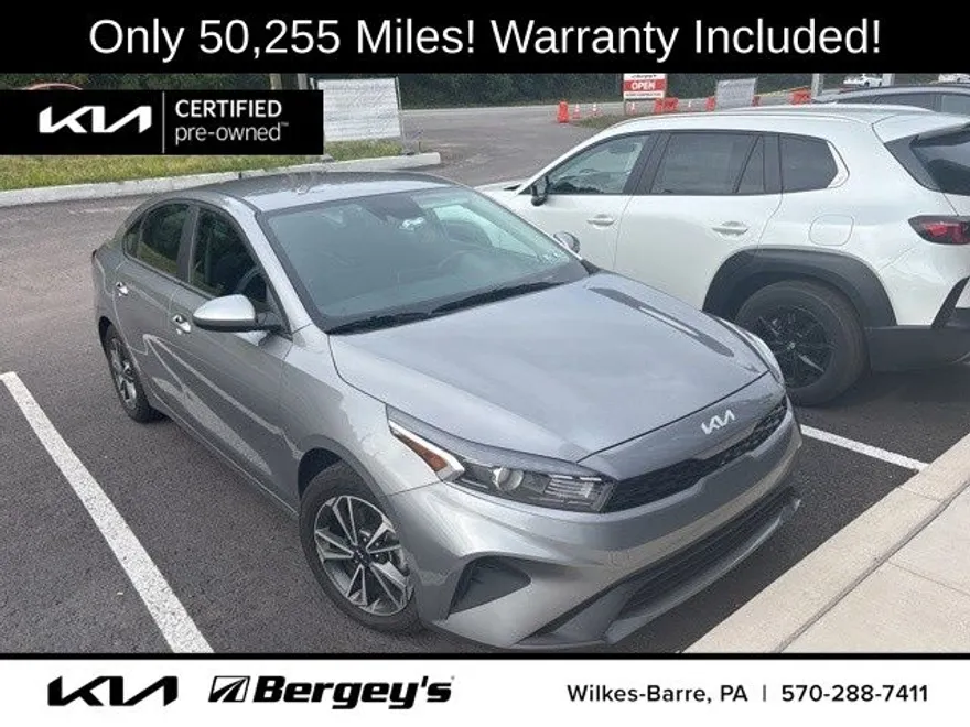 2023 Kia Forte LXS photo 1