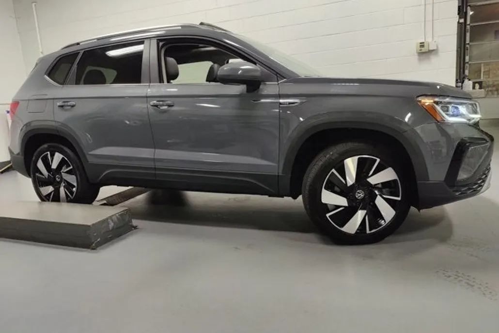2024 Volkswagen Taos SEL photo 1