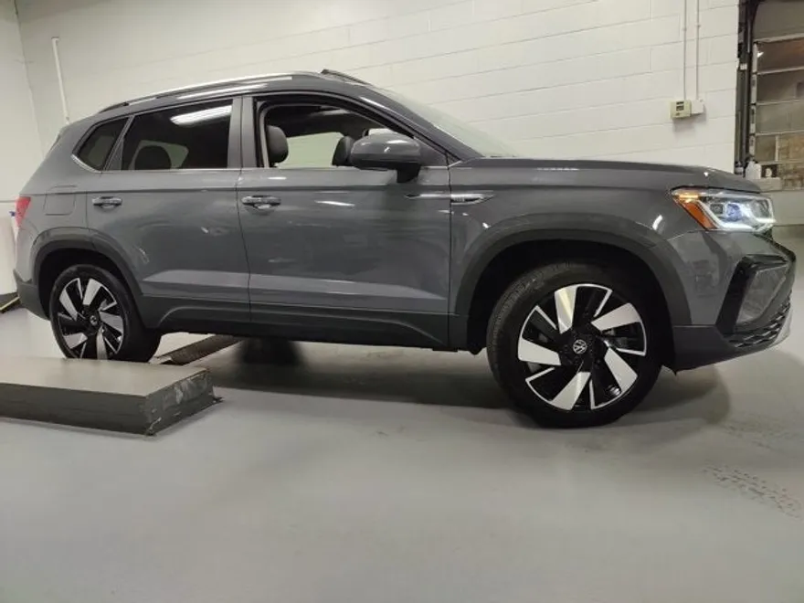 2024 Volkswagen Taos SEL photo 1