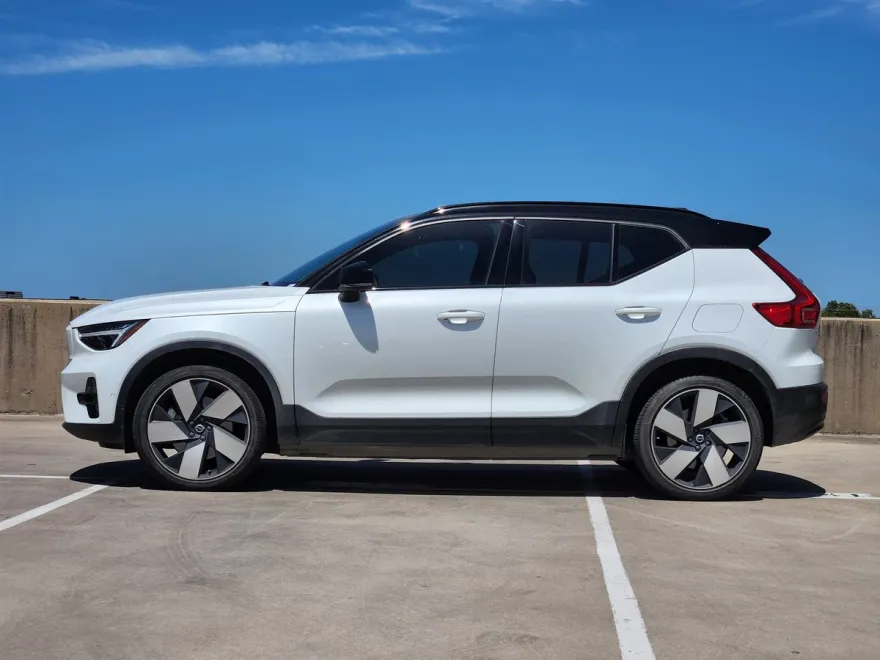 2023 Volvo XC40 Recharge Twin Plus photo 1
