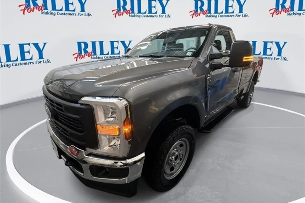 2025 Ford F-350 photo 1