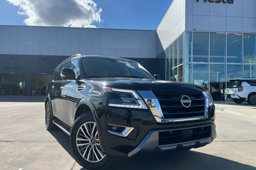 2023 Nissan Armada SL photo 1