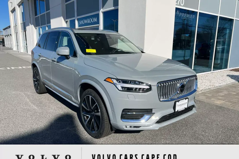 2025 Volvo XC90 B5 Plus photo 1