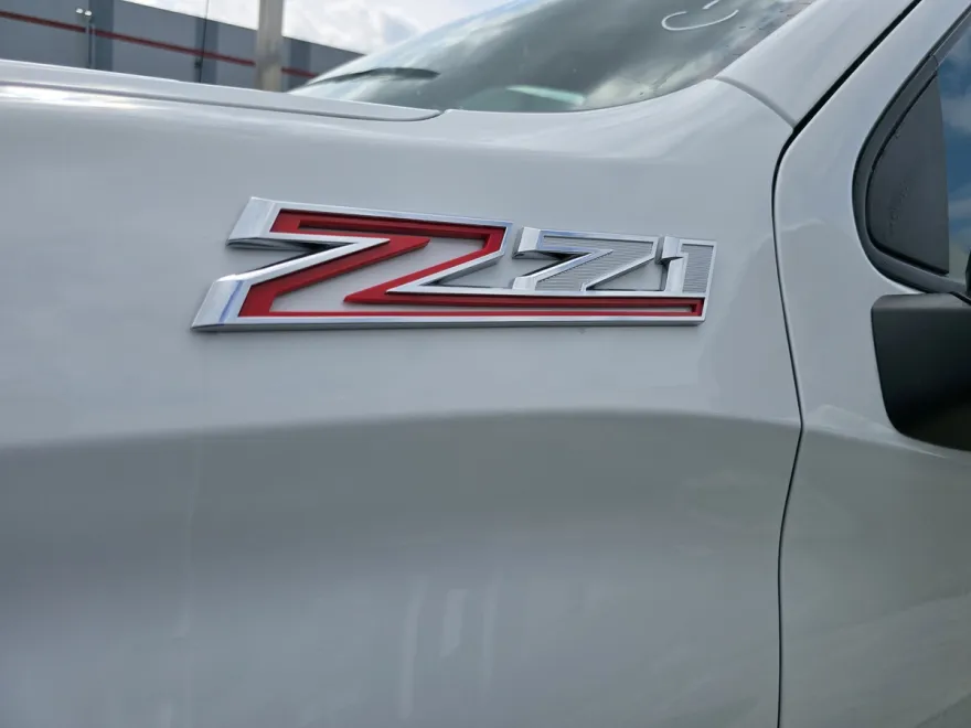 2026 Chevrolet Silverado 1500 LT photo 1