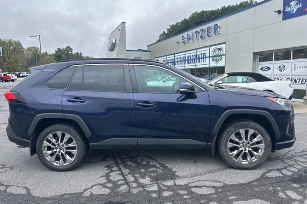 2021 Toyota RAV4 XLE Premium photo 1