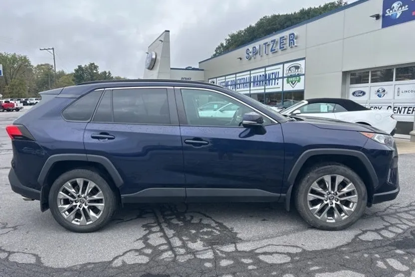 2021 Toyota RAV4 XLE Premium photo 1