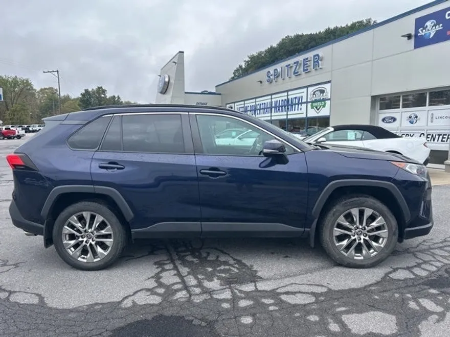 2021 Toyota RAV4 XLE Premium photo 1