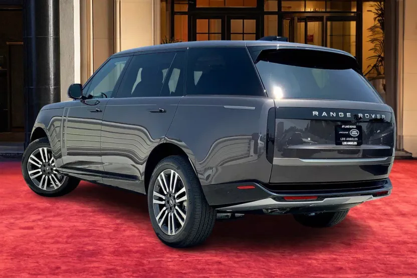 2025 Land Rover Range Rover SE photo 1