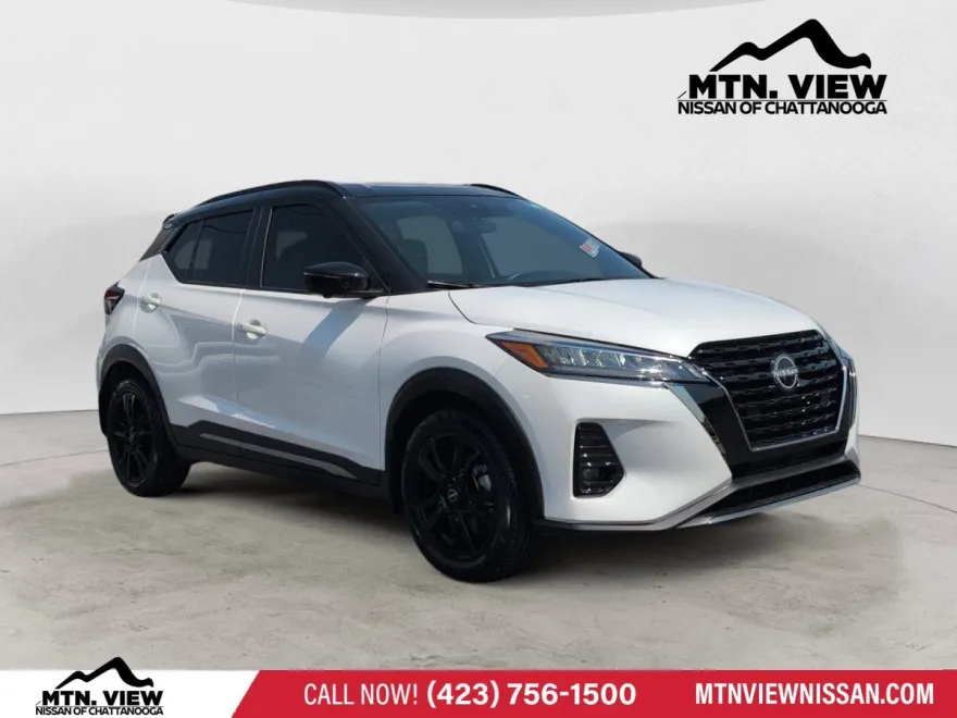 2023 Nissan Kicks SR photo 1