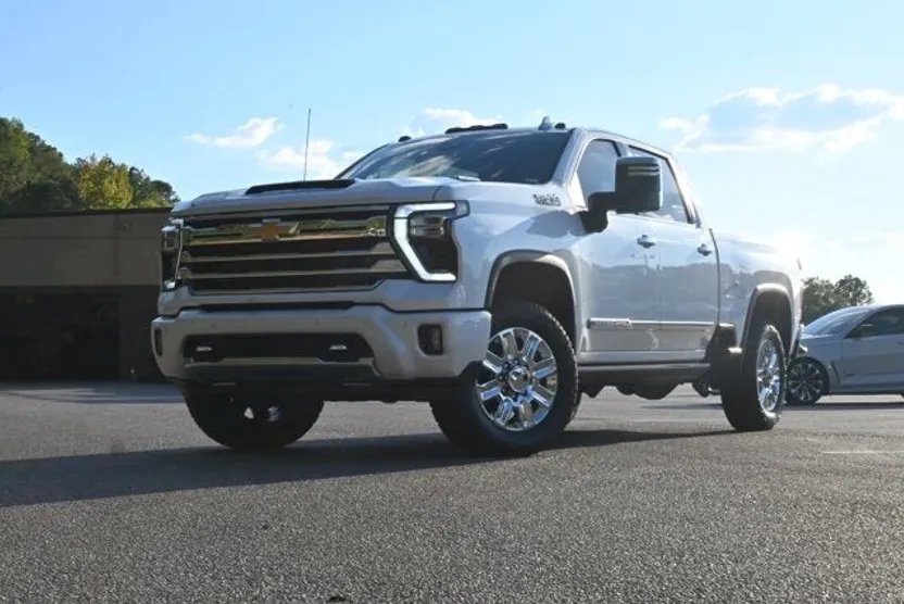 2024 Chevrolet Silverado 2500HD High Country photo 1
