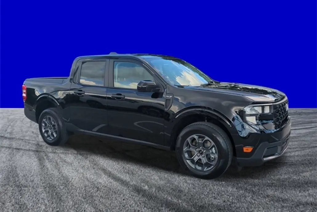 2025 Ford Maverick XLT photo 1