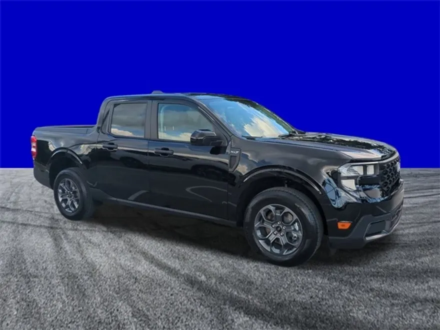 2025 Ford Maverick XLT photo 1