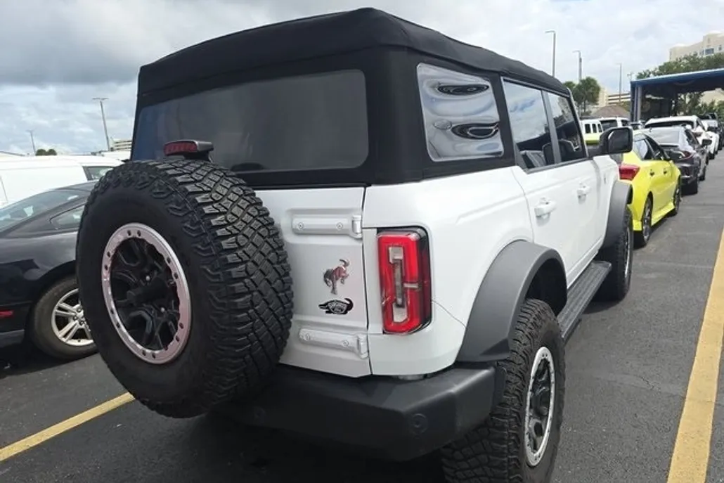 2023 Ford Bronco Outer Banks photo 1