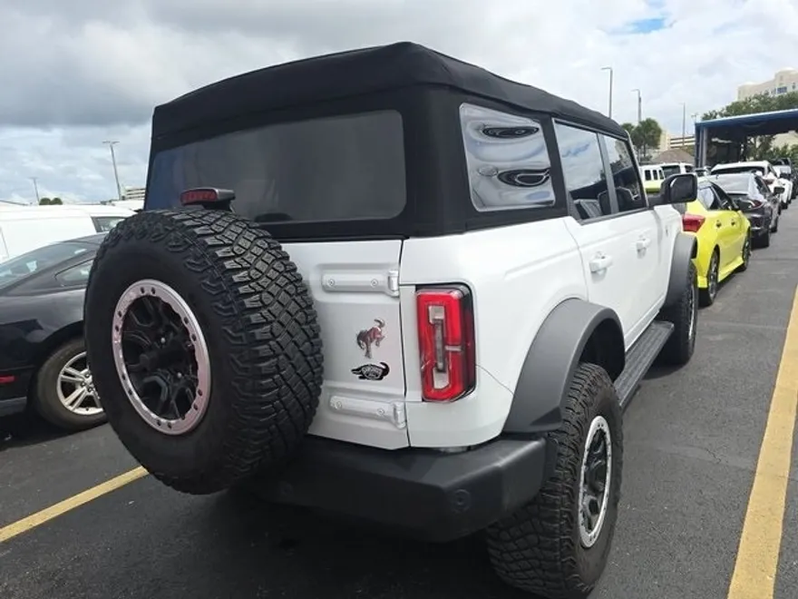 2023 Ford Bronco Outer Banks photo 1