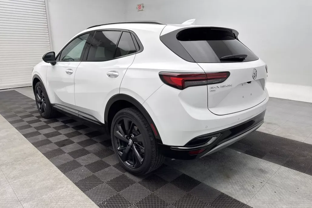 2023 Buick Envision Essence photo 1