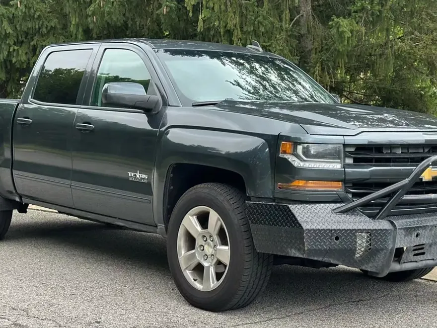 2017 Chevrolet Silverado 1500 Z71 LT photo 1