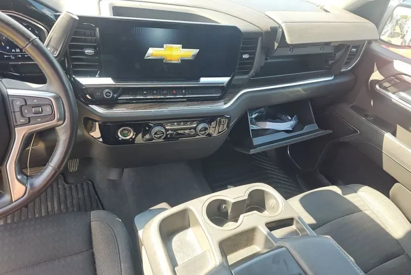 2022 Chevrolet Silverado 1500 LT photo 1