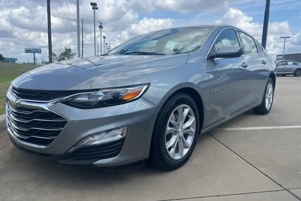 2023 Chevrolet Malibu 1LT photo 1