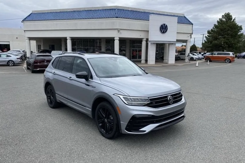 2022 Volkswagen Tiguan SE R-Line Black photo 1