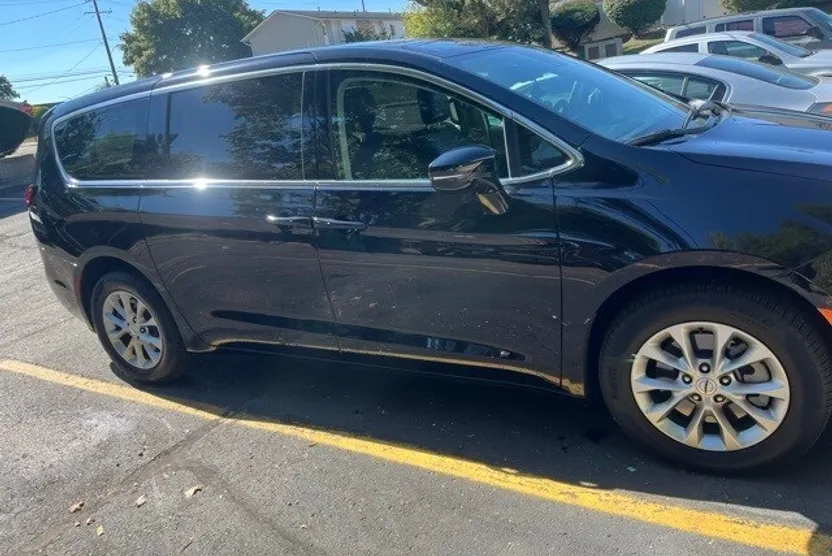 2024 Chrysler Pacifica Touring L photo 1