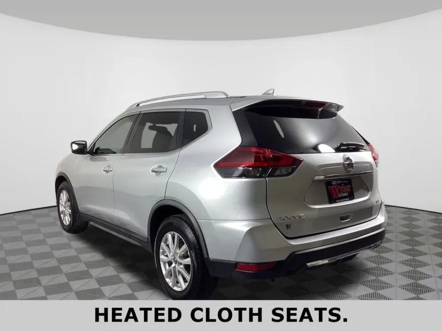 2018 Nissan Rogue SV photo 1