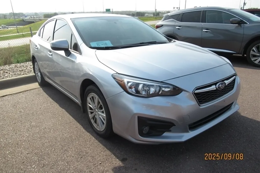 2017 Subaru Impreza Premium photo 1