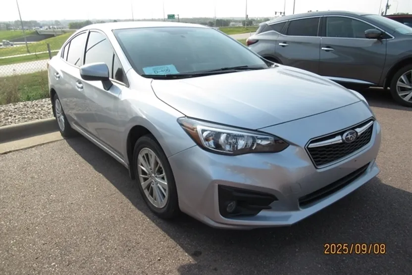 2017 Subaru Impreza Premium photo 1