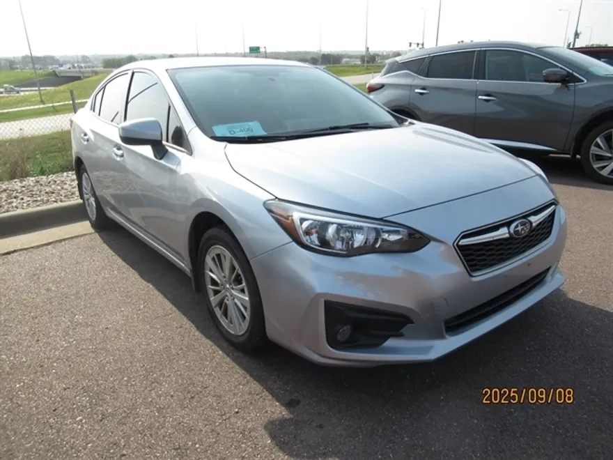 2017 Subaru Impreza Premium photo 1