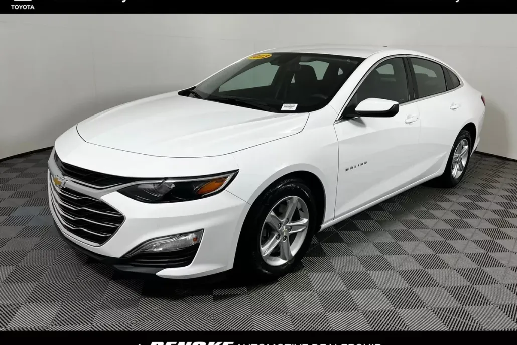 2023 Chevrolet Malibu LS photo 1