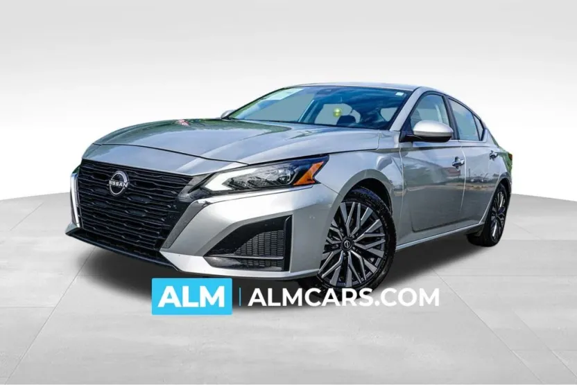 2023 Nissan Altima 2.5 SV photo 1