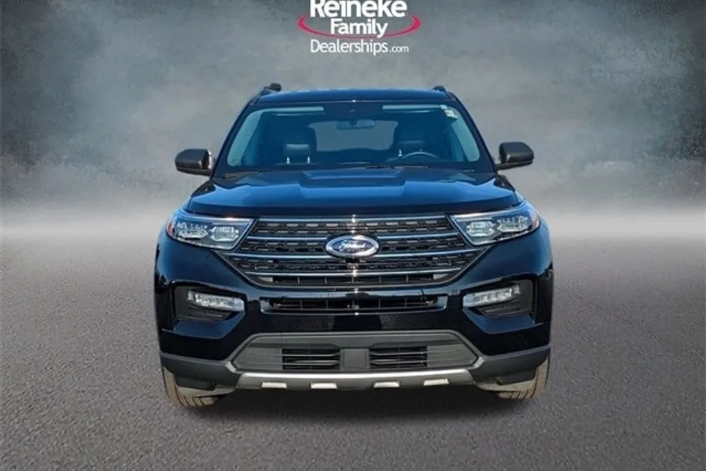 2023 Ford Explorer XLT photo 1