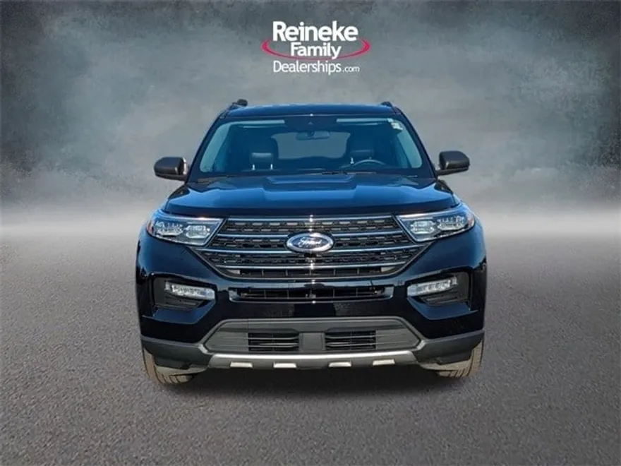 2023 Ford Explorer XLT photo 1