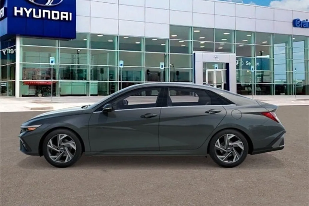 2025 Hyundai Elantra Limited photo 1