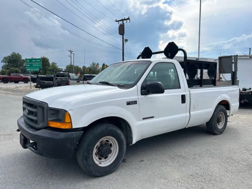 2000 Ford F-250 XL photo 1