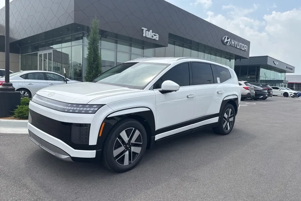 2026 Hyundai Ioniq SEL photo 1