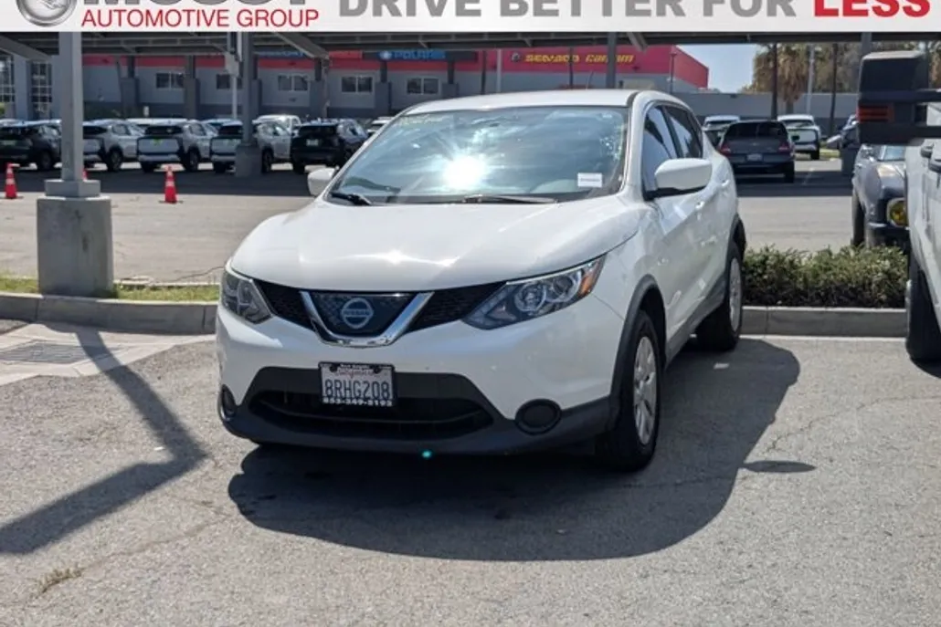 2018 Nissan Rogue Sport S photo 1