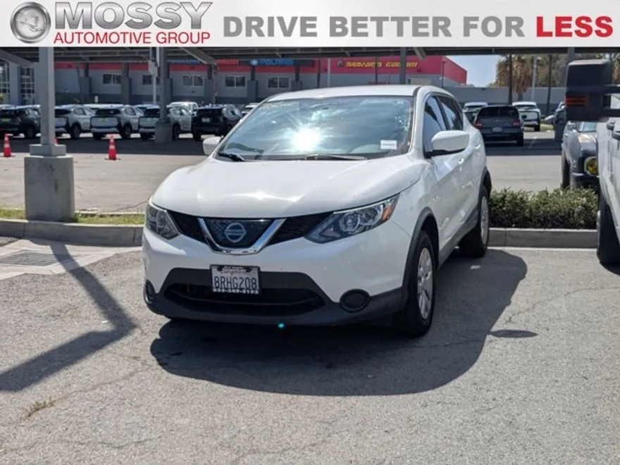 2018 Nissan Rogue Sport S photo 1