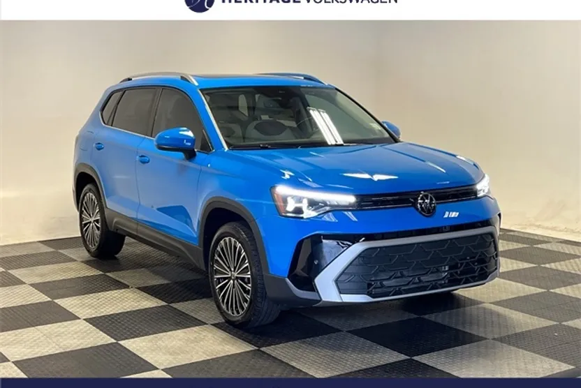 2025 Volkswagen Taos SE photo 1