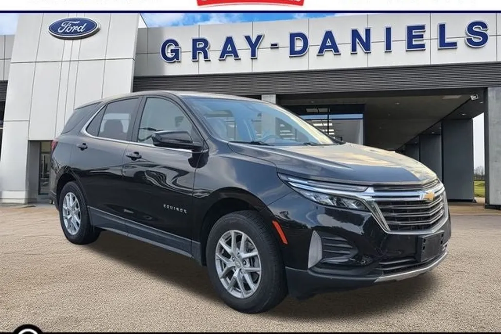 2023 Chevrolet Equinox LT photo 1
