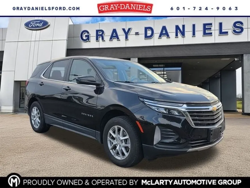 2023 Chevrolet Equinox LT photo 1