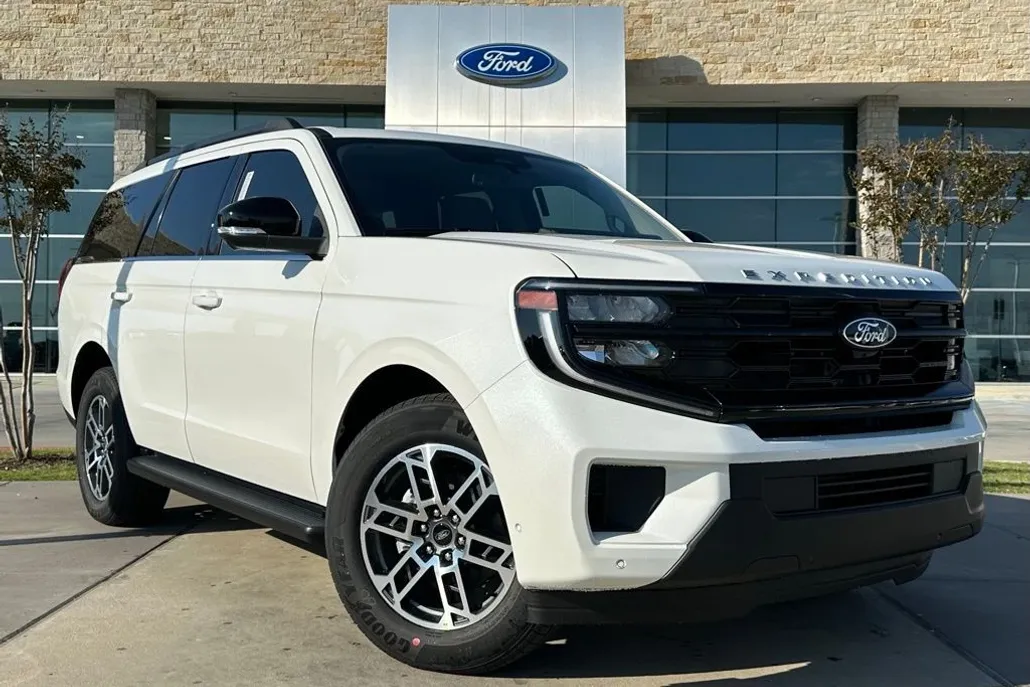 2025 Ford Expedition photo 1