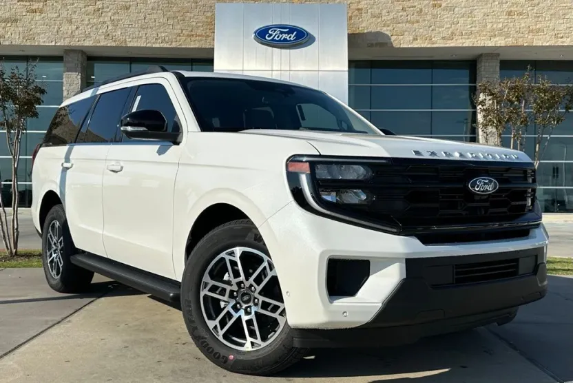 2025 Ford Expedition photo 1